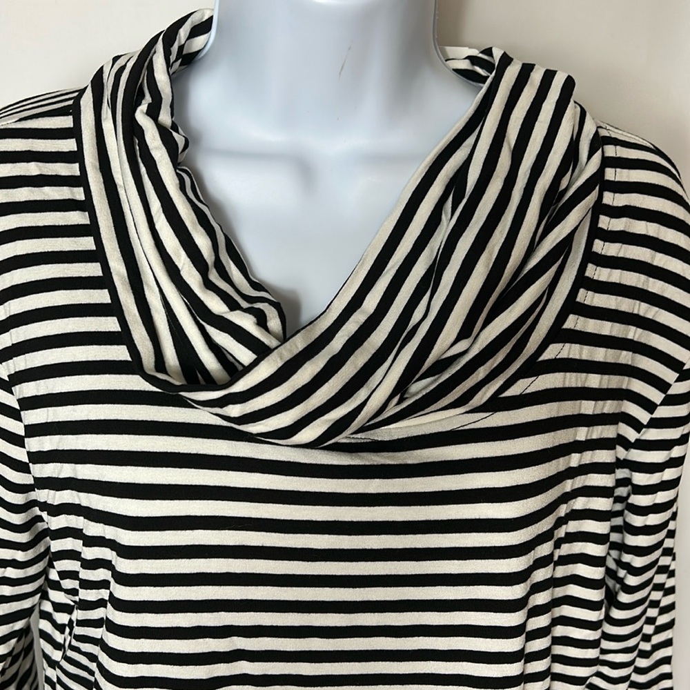 Chico’s Size 1 Women’s Medium Black White Rayon Top Horizontal Stripe Blouse - Picture 4 of 5